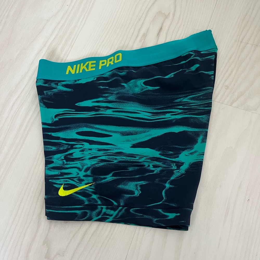 Nike pro green teal swirls short